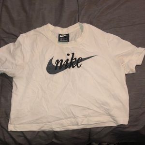 women’s nike crop top tee
